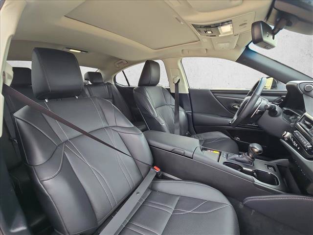Used 2024 Lexus ES 300h w/ Technology Package FWD image 21