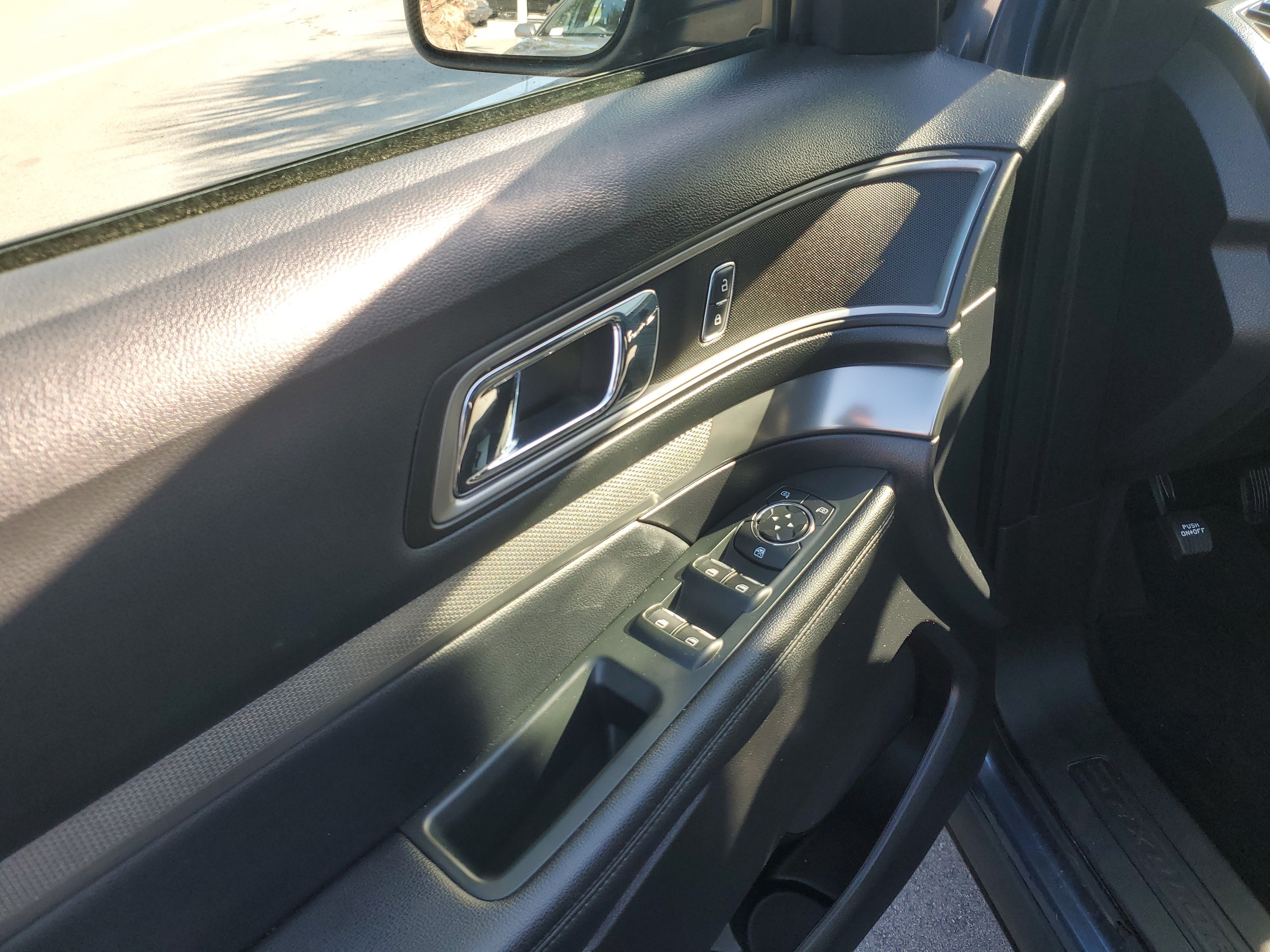 Used 2019 Ford Explorer XLT FWD image 12