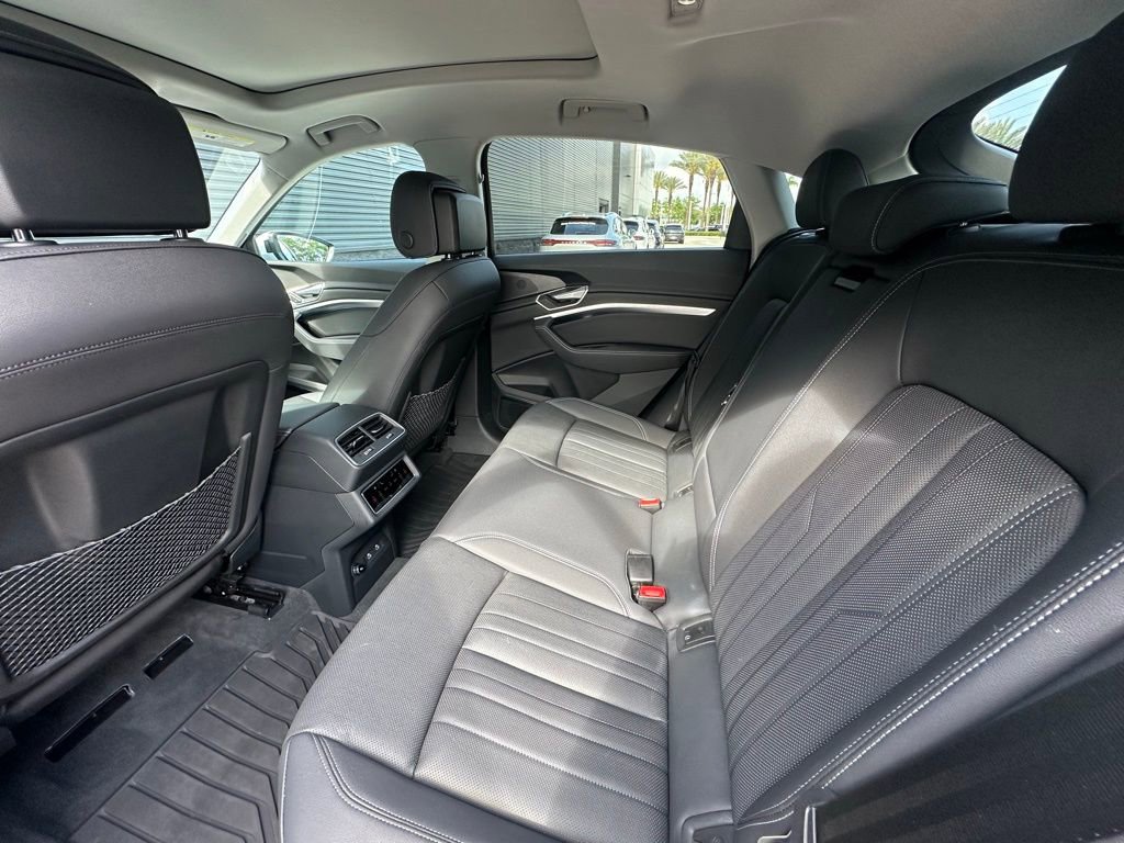 Used 2022 Audi e-tron Premium Plus w/ Premium Plus Package image 37