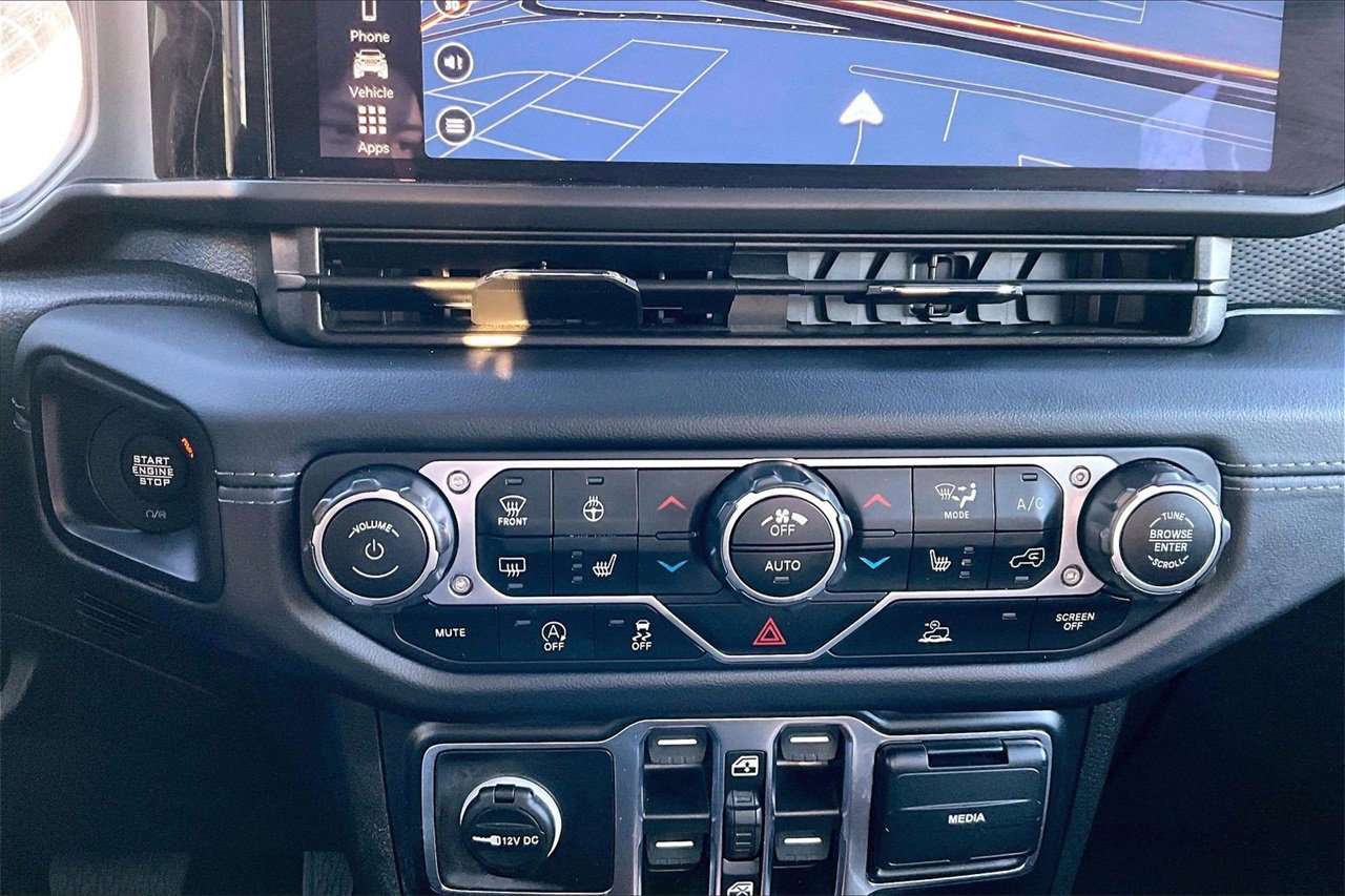 Certified 2024 Jeep Wrangler Unlimited Rubicon w/ Technology Group image 18