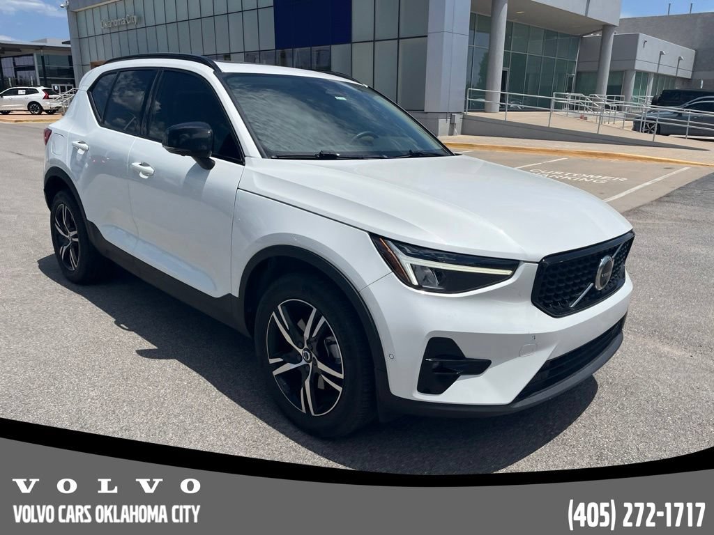 Certified 2023 Volvo XC40 B4 Plus w/ Driver Assist Package FWD image 3