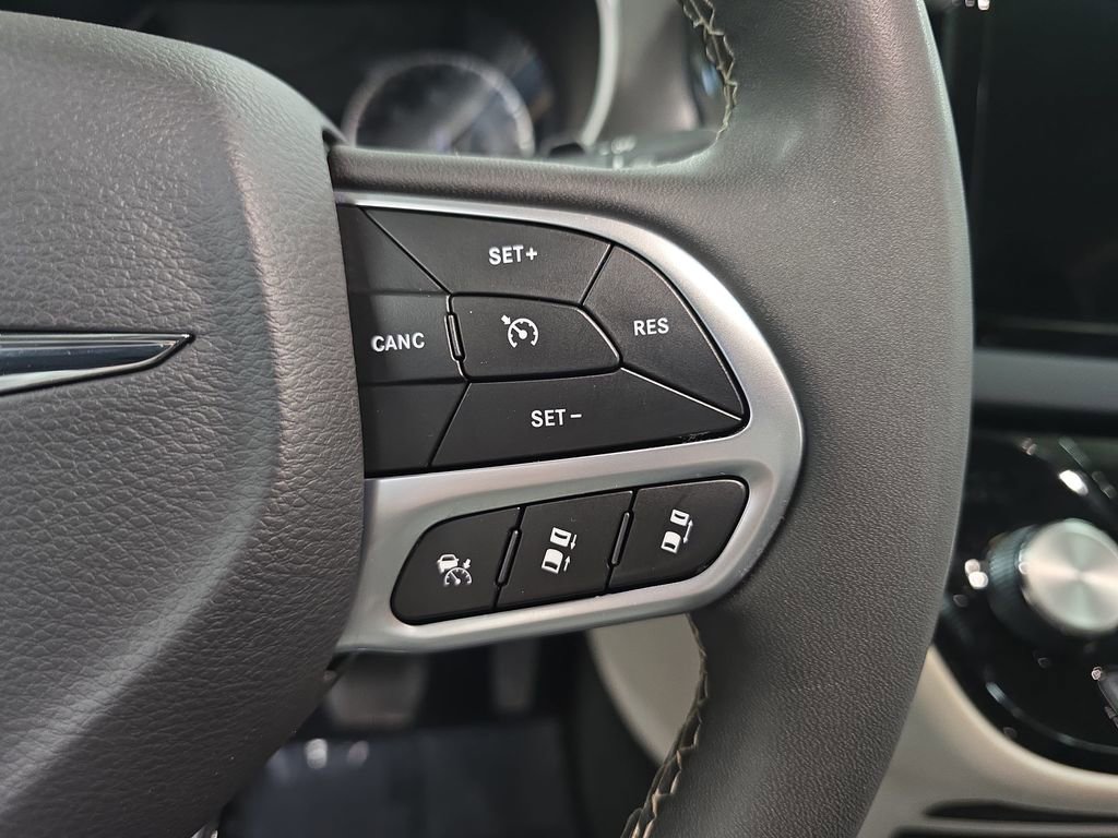 Certified 2023 Chrysler Pacifica Touring-L FWD image 20