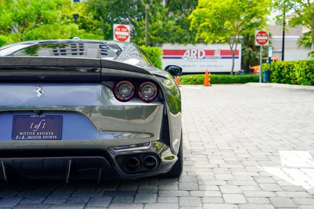 Used 2020 Ferrari 812 Superfast RWD image 28
