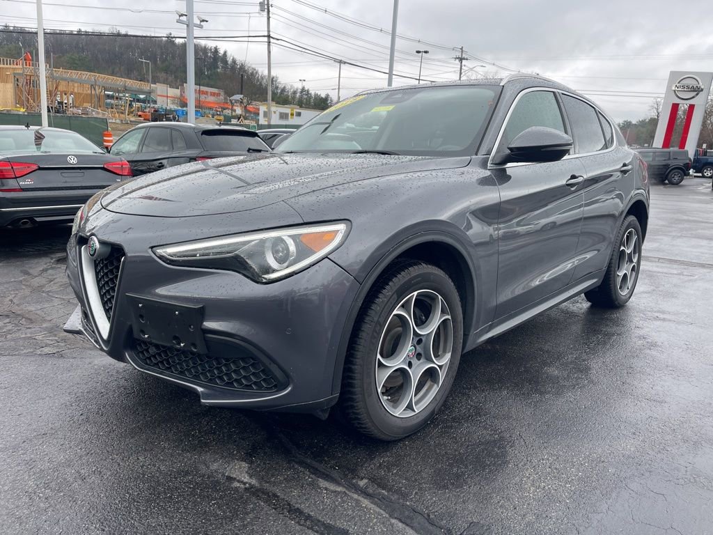 Used 2018 Alfa Romeo Stelvio AWD image 3
