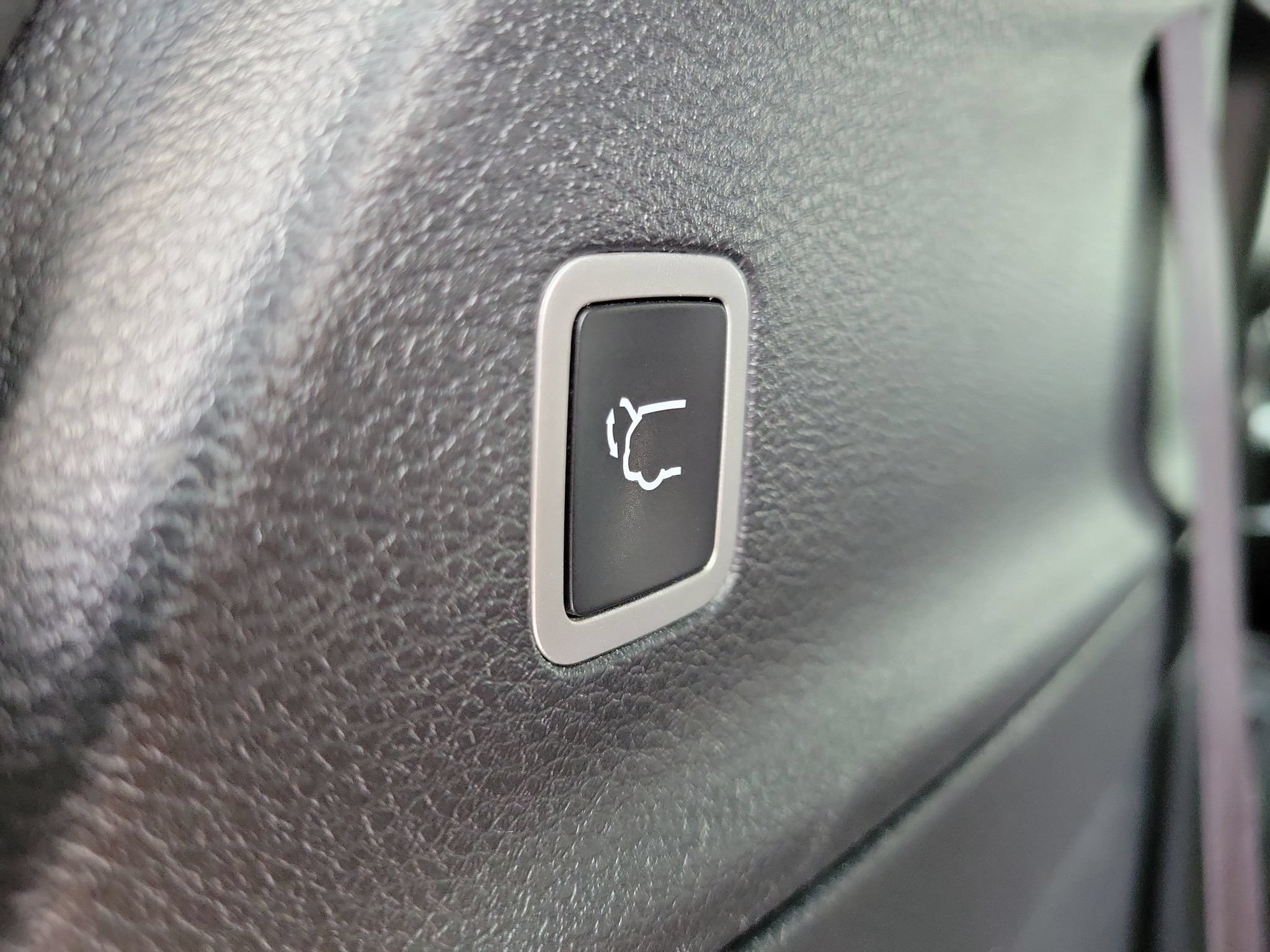 Used 2025 Chrysler Pacifica Limited FWD image 30