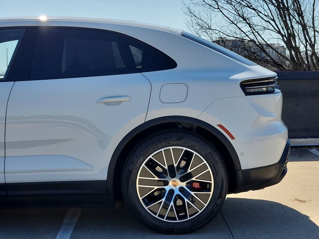 New 2026 Porsche Macan 4S Electric AWD/4WD image 7