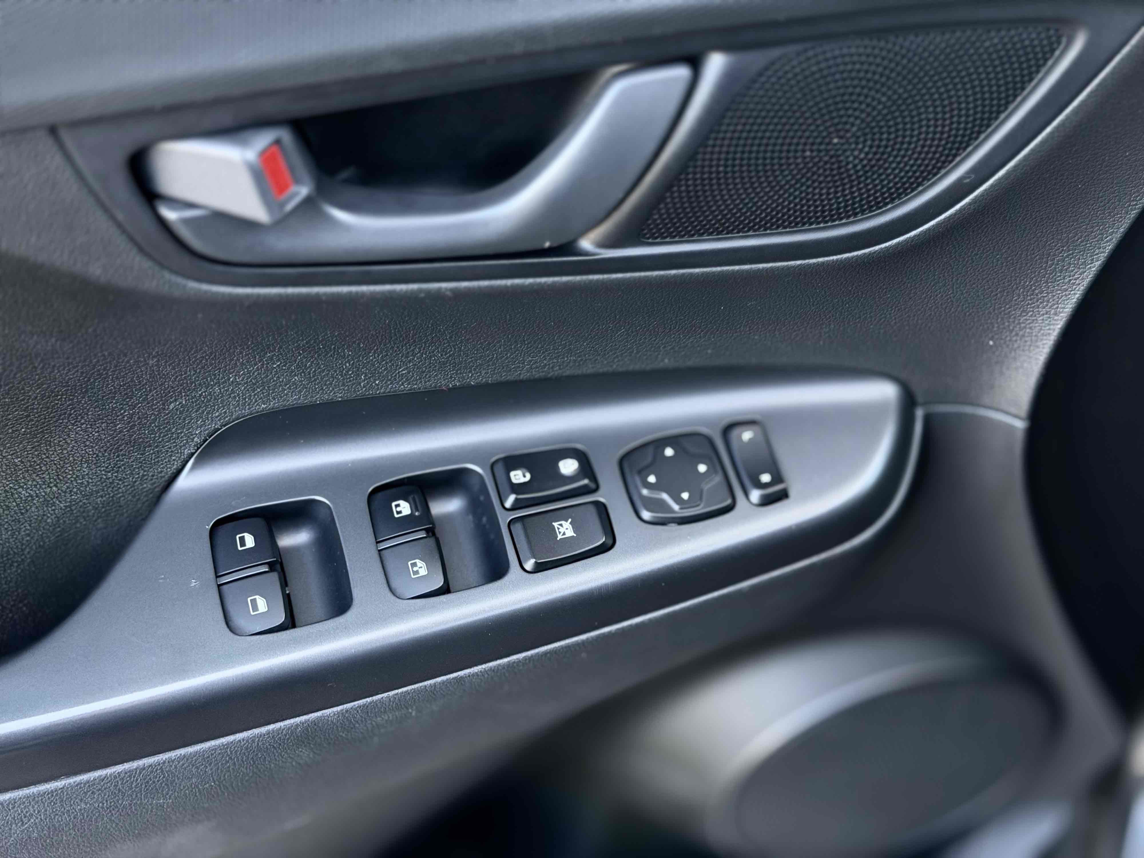 Used 2018 Hyundai Kona SEL FWD image 18