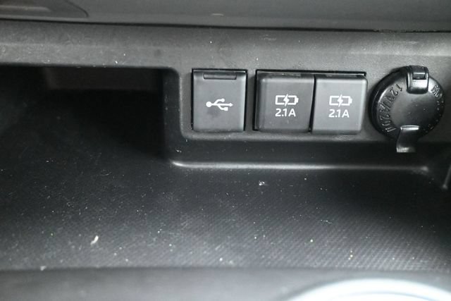 Used 2021 Toyota Highlander XLE FWD image 32
