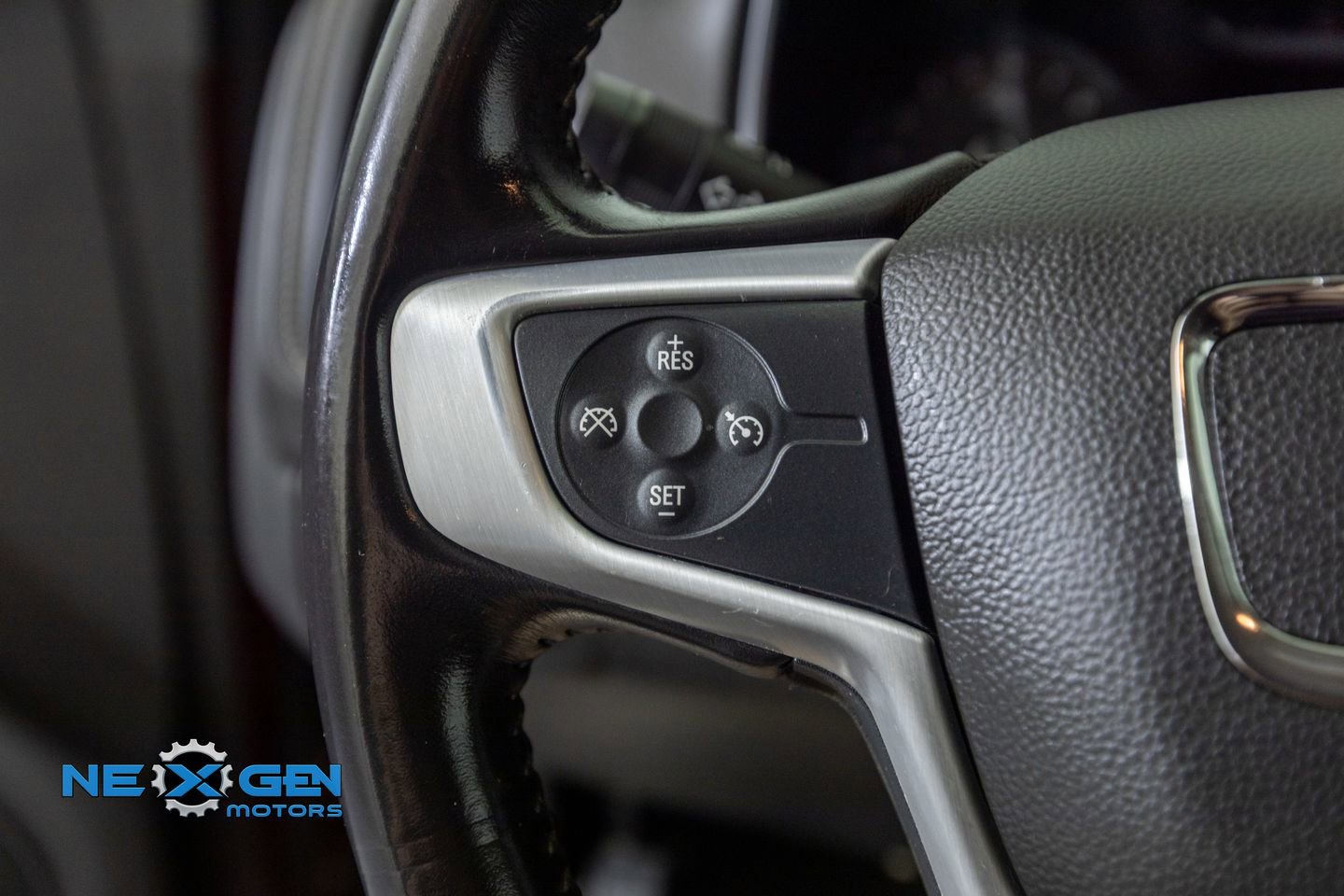 Used 2020 GMC Canyon SLE w/ Elevation Edition image 14