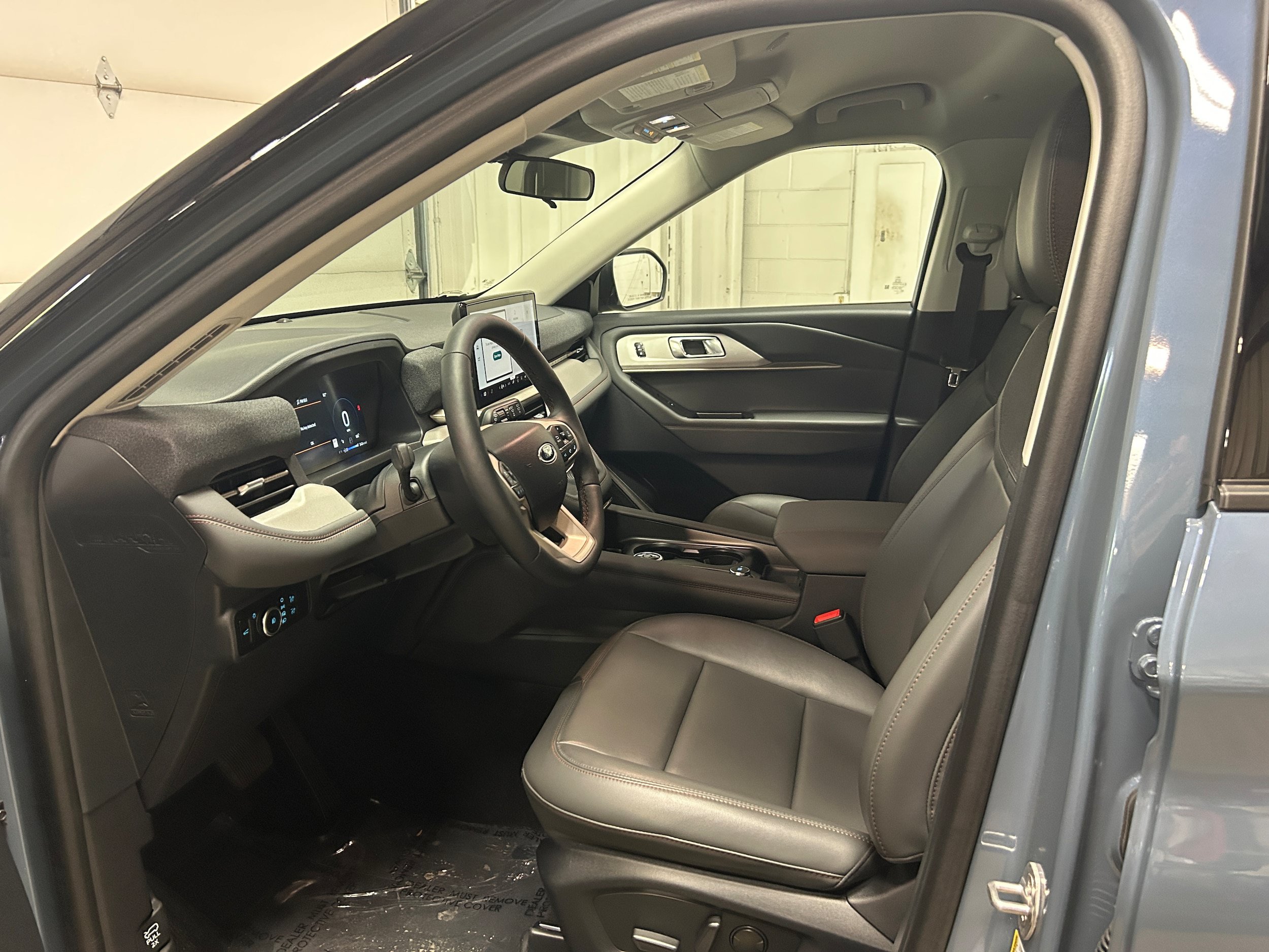 Used 2025 Ford Explorer Active w/ Active Comfort Package AWD/4WD image 9