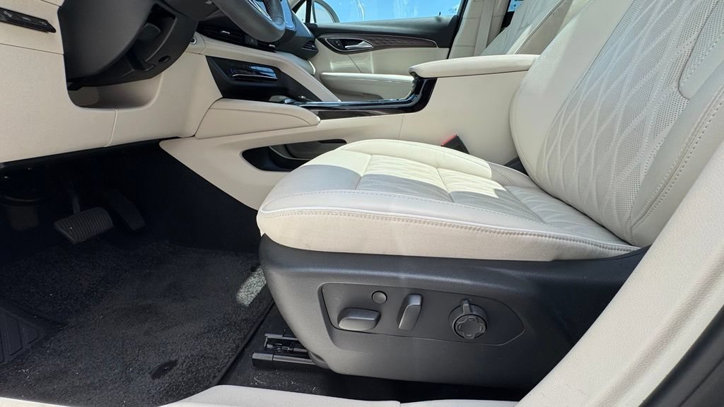 Used 2021 Buick Envision Avenir w/ Technology Package II AWD/4WD image 21