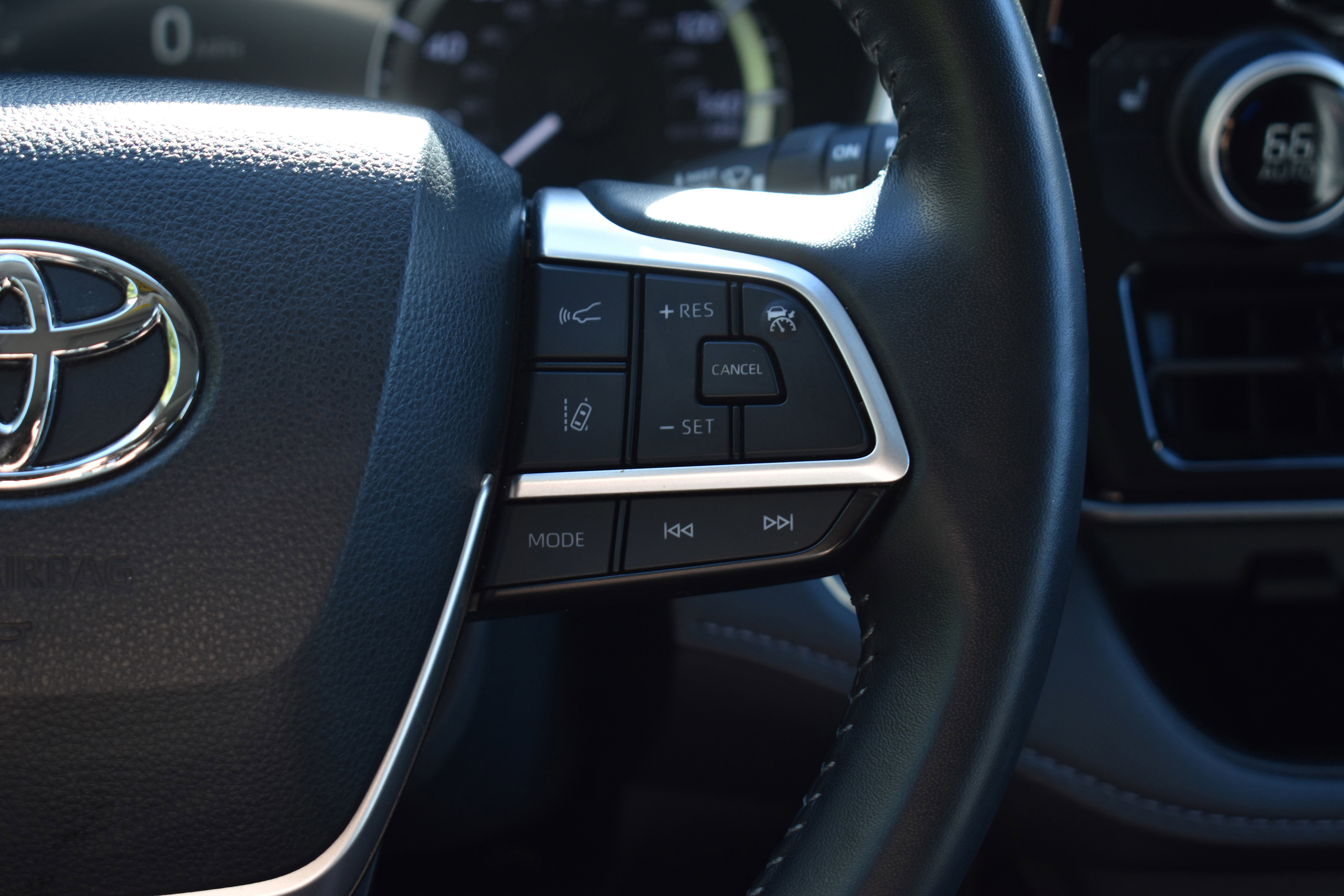 Used 2023 Toyota Highlander XLE image 14