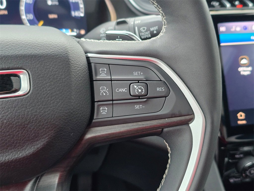 Used 2024 Jeep Grand Cherokee L Limited w/ Luxury Tech Group II image 32