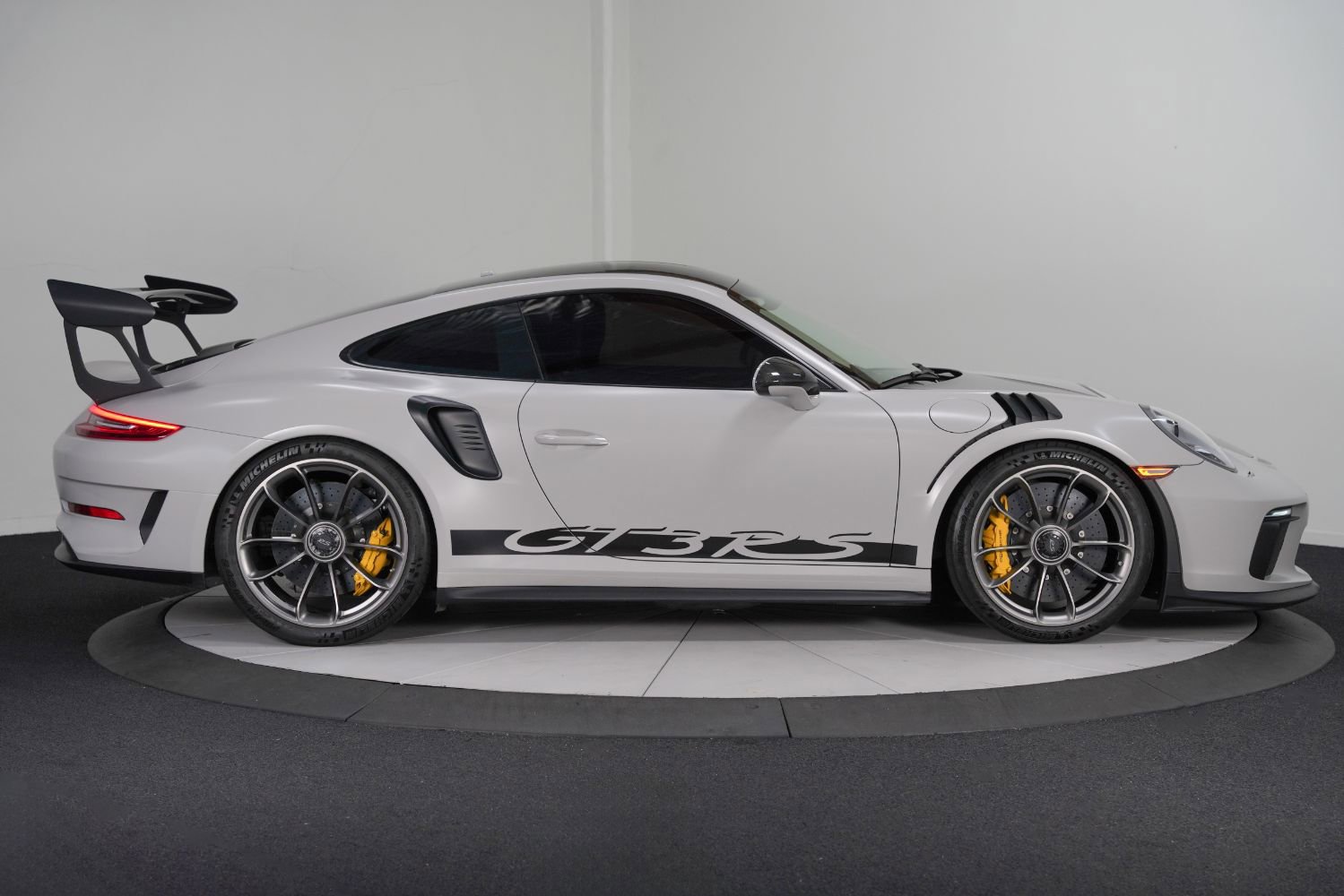 Used 2019 Porsche 911 GT3 RS RWD image 8