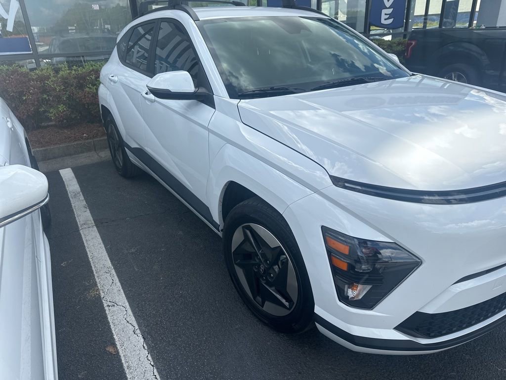 Used 2024 Hyundai Kona SEL FWD image 3