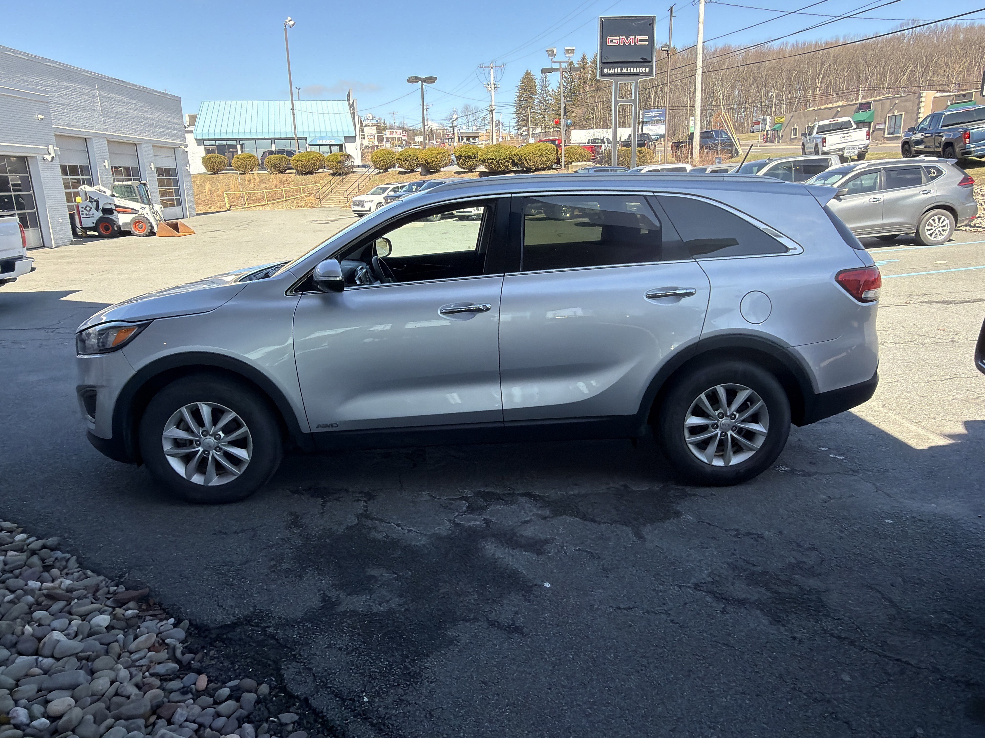 Used 2017 Kia Sorento LX image 3