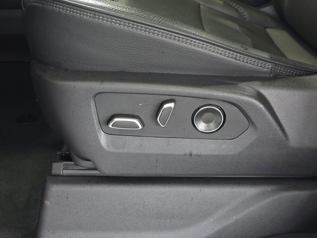 Used 2025 GMC Sierra 3500 Denali w/ Denali Reserve Package image 28