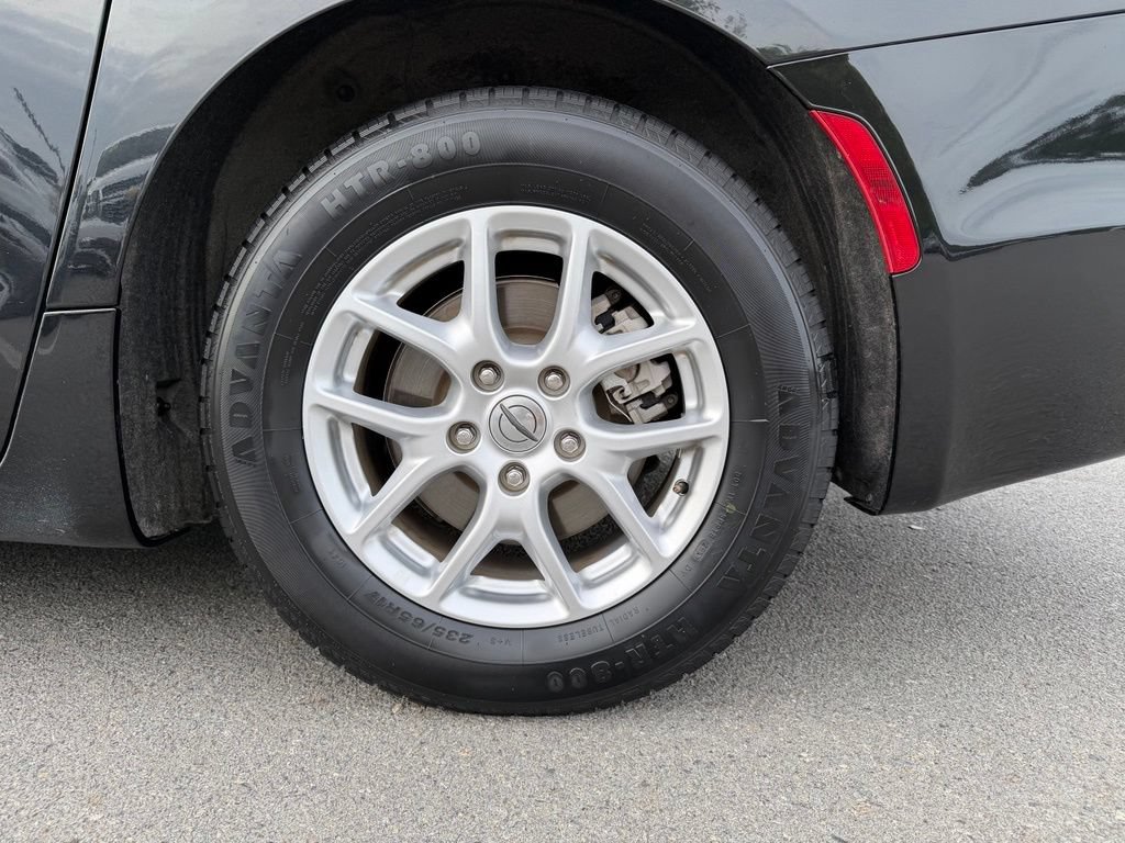 Used 2023 Chrysler Pacifica Touring-L FWD image 34