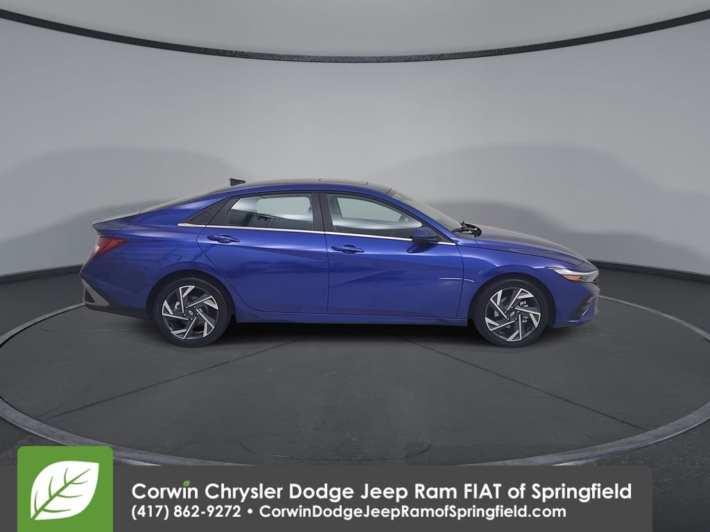 Used 2025 Hyundai Elantra SEL image 17