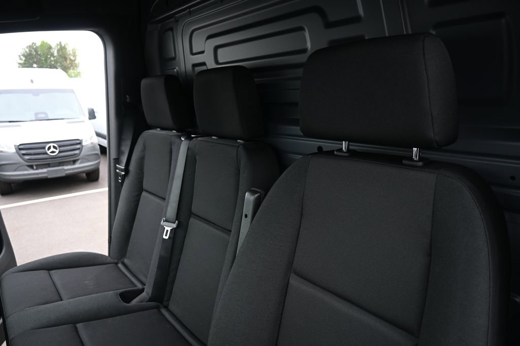 Used 2025 Mercedes-Benz Sprinter 3500 image 5