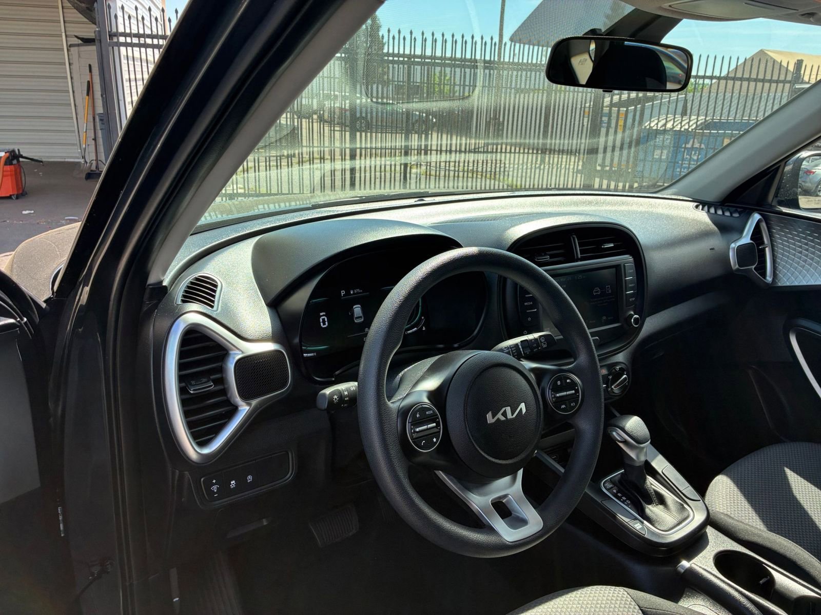 Used 2025 Kia Soul LX w/ LX Technology Package image 32