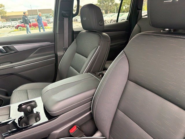 Used 2025 Buick Enclave Sport Touring w/ Super Cruise Package FWD image 5
