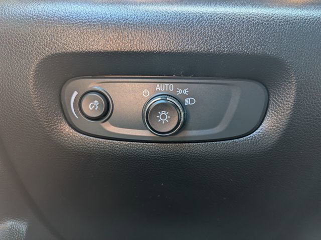 Used 2022 Chevrolet Traverse LT FWD image 22