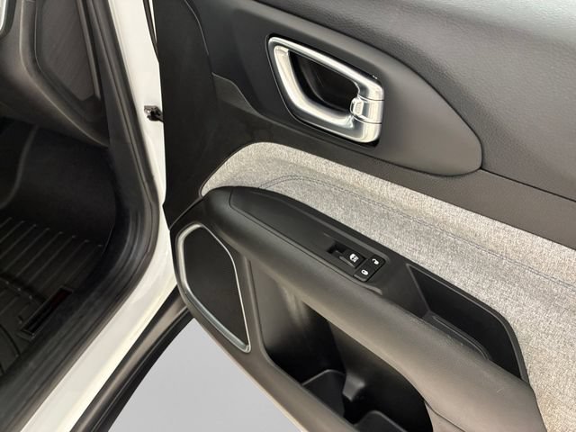 Used 2024 Jeep Compass Latitude AWD/4WD image 15