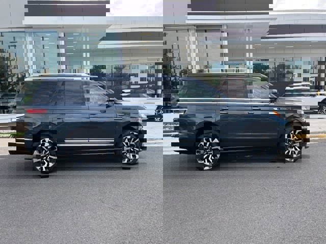 Used 2022 Lincoln Navigator L Reserve image 15
