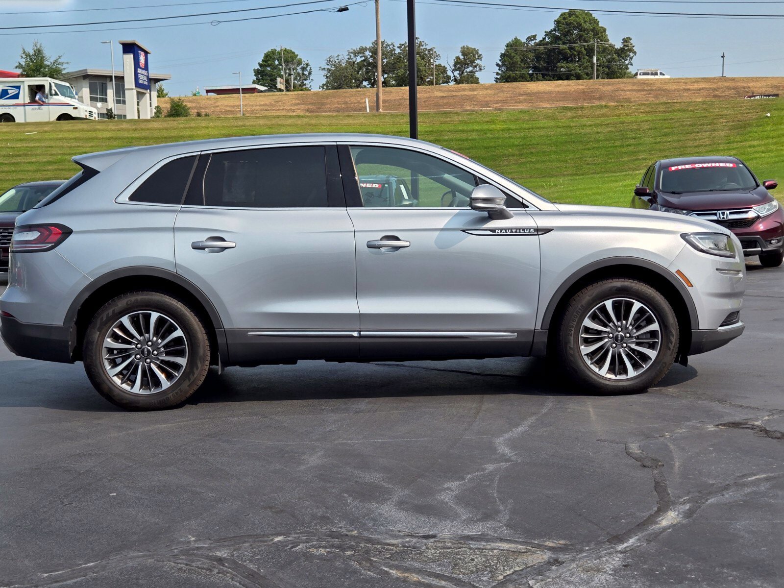 Used 2023 Lincoln Nautilus Reserve w/ Cargo Utility Package FWD image 6