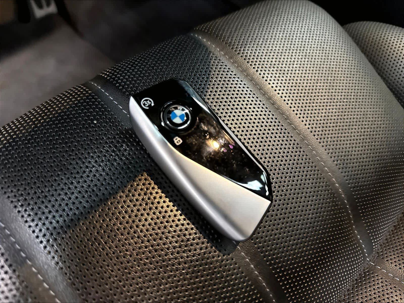 Used 2023 BMW i7 xDrive60 AWD/4WD image 13