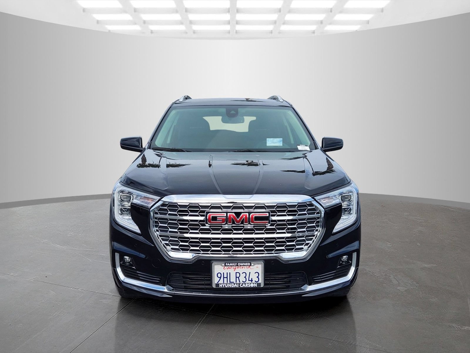 Used 2023 GMC Terrain Denali w/ LPO, Cargo Package AWD/4WD image 2