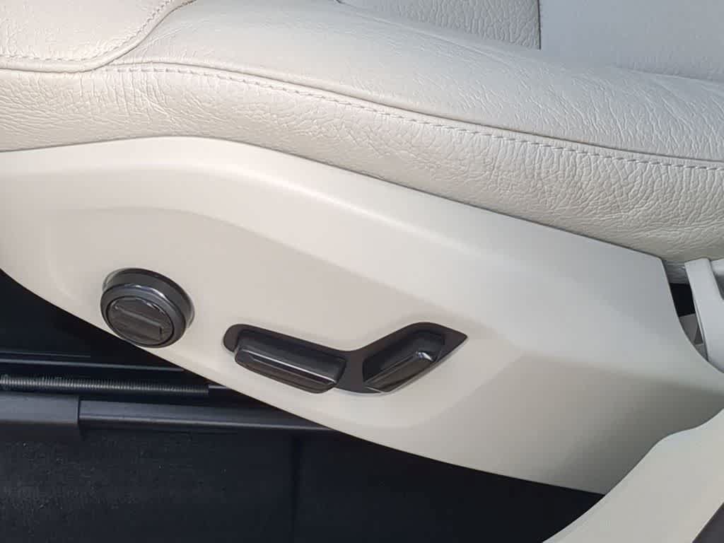 Certified 2024 Volvo XC60 B5 Plus AWD/4WD image 16