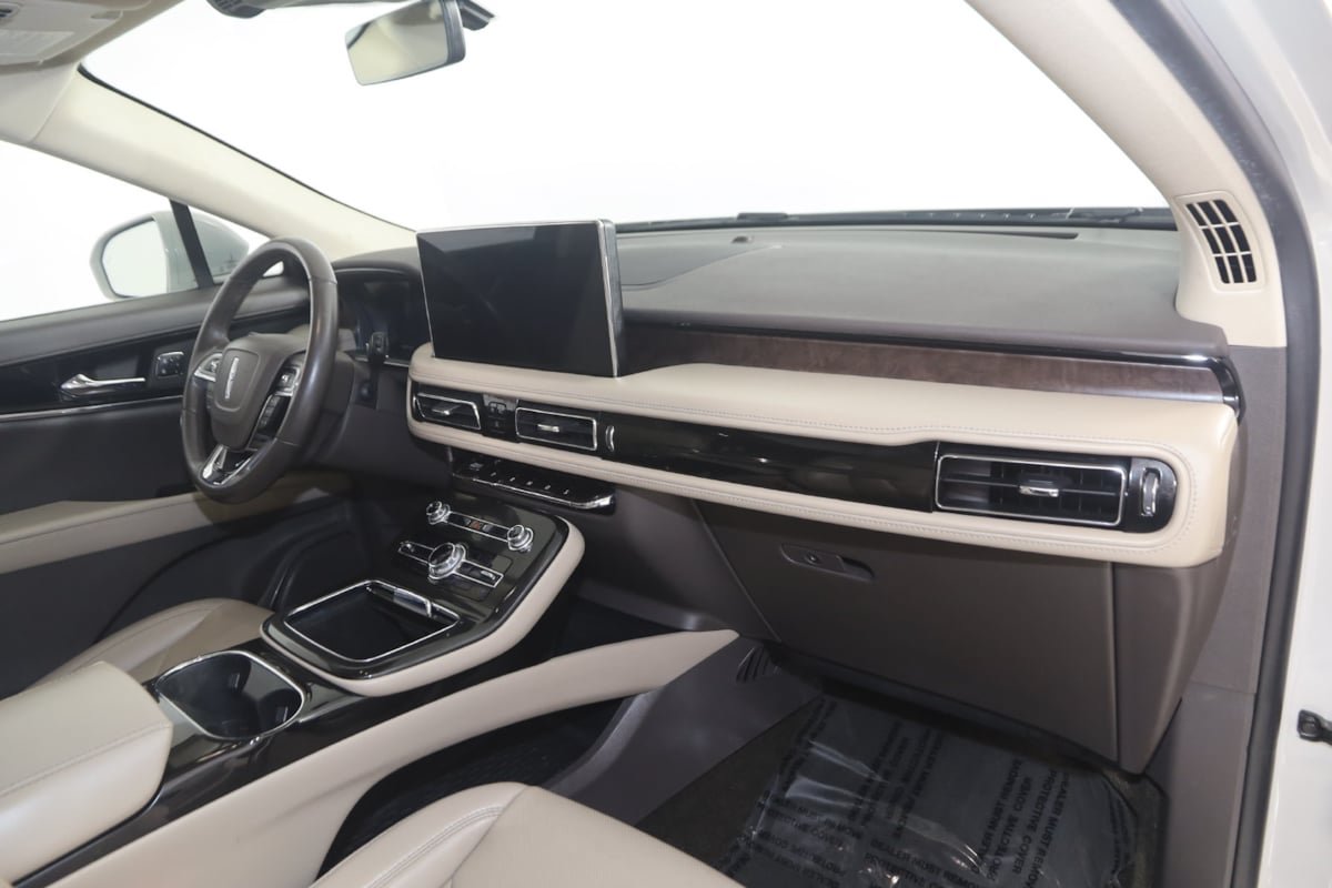 Used 2023 Lincoln Nautilus Reserve AWD/4WD image 38