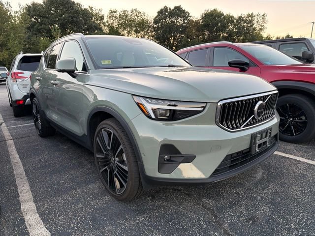 Used 2023 Volvo XC40 B5 Ultimate w/ Protection Package Premier AWD/4WD image 1
