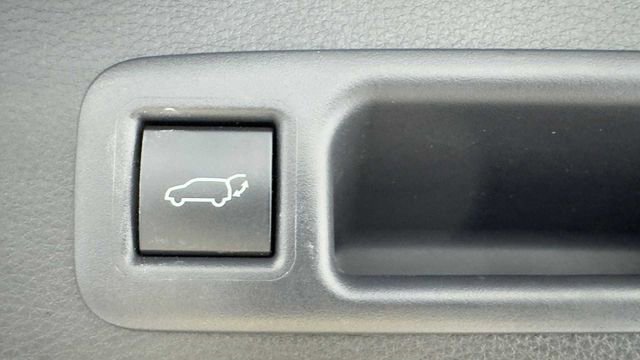 Used 2023 Toyota Highlander XLE FWD image 37