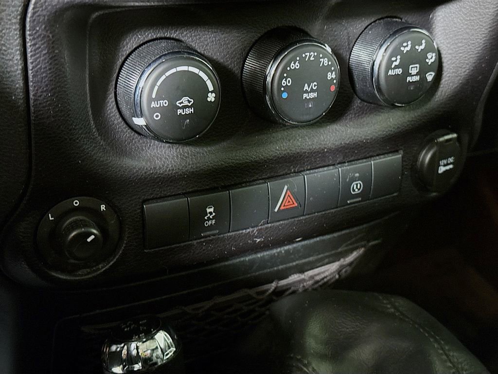 Used 2016 Jeep Wrangler Unlimited Sahara w/ Max Tow Package AWD/4WD image 6