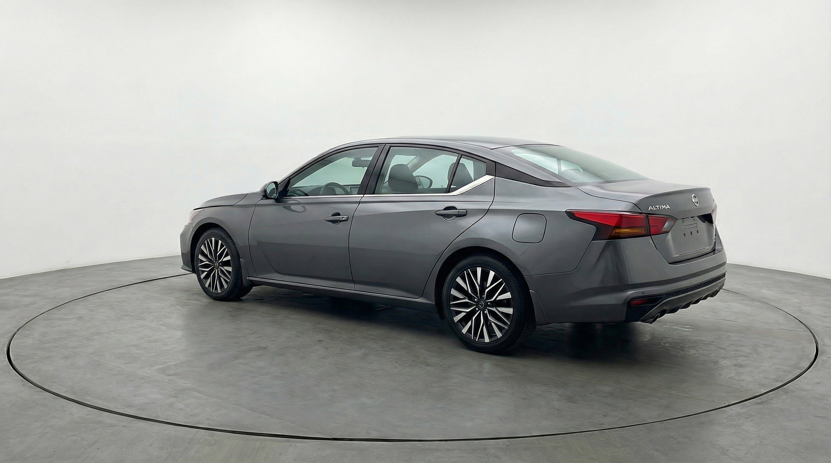 Used 2025 Nissan Altima 2.5 SV image 6