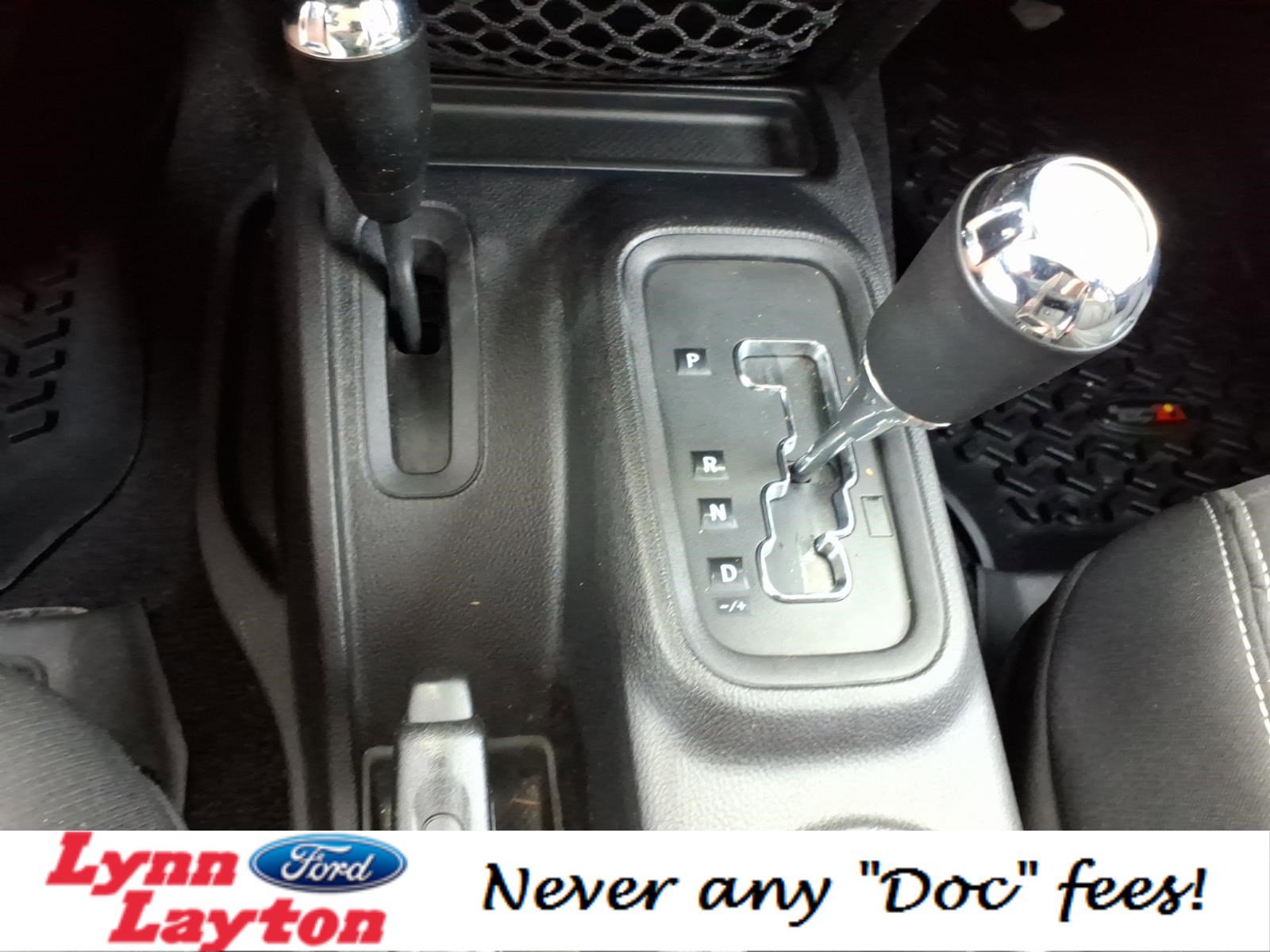 Used 2015 Jeep Wrangler Unlimited Sahara w/ Connectivity Group image 25