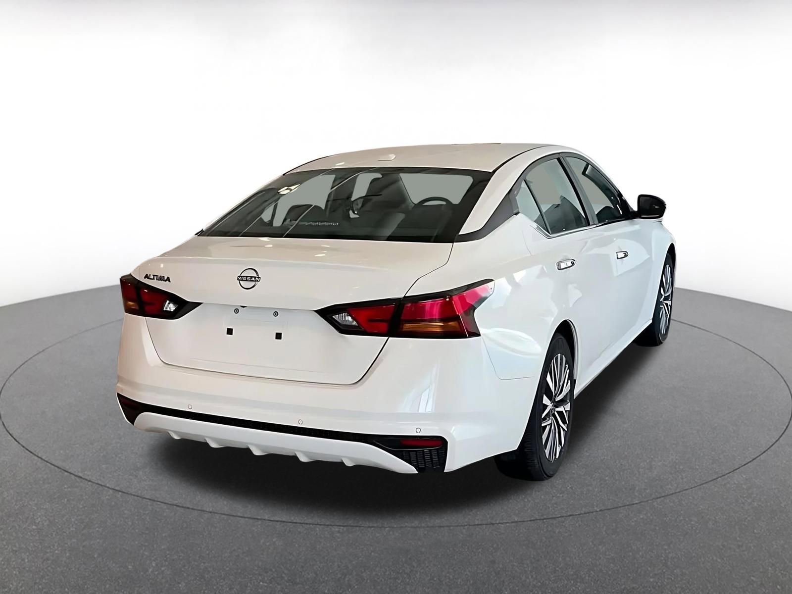 Used 2025 Nissan Altima 2.5 SV image 14