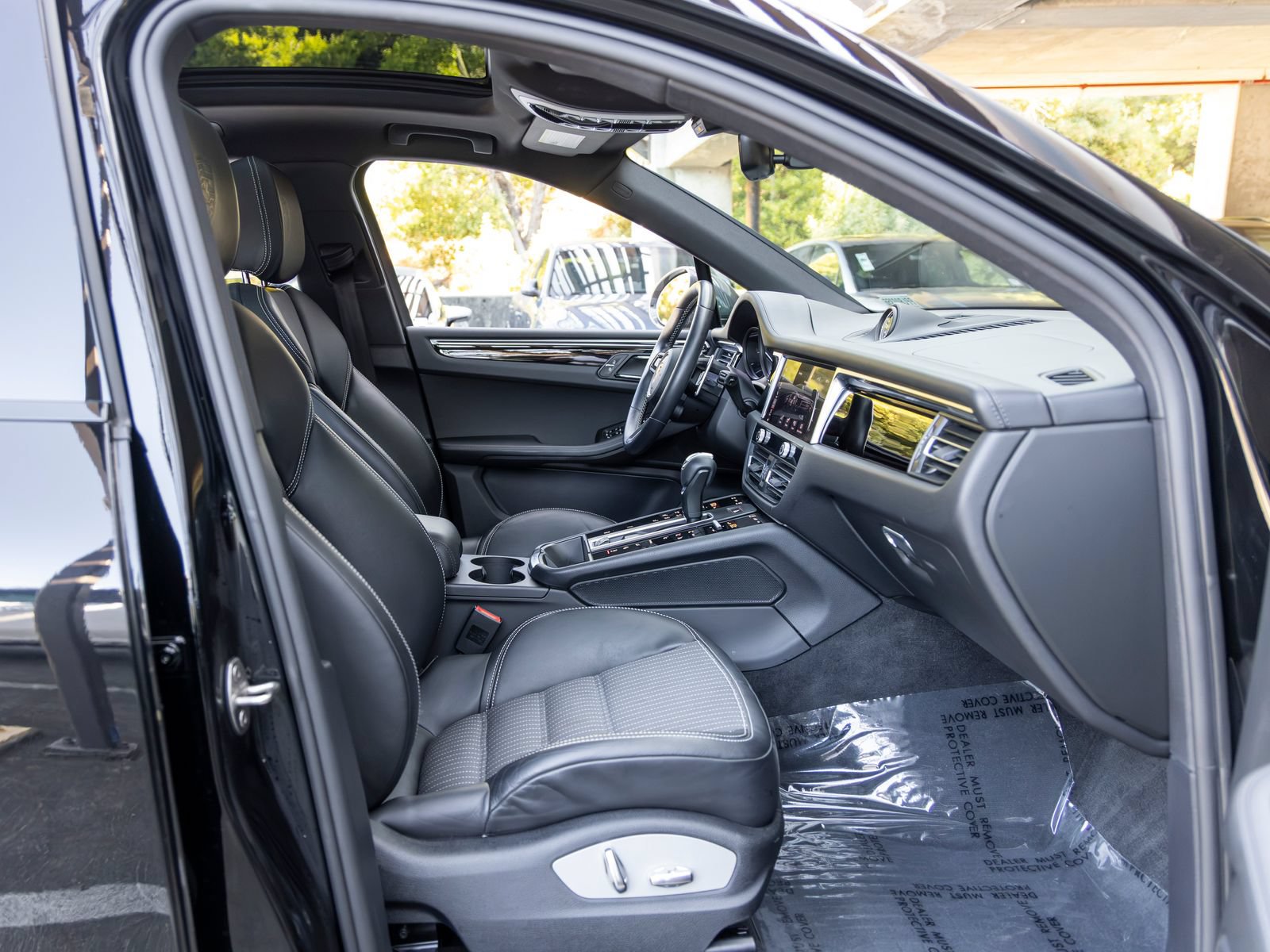 Certified 2023 Porsche Macan Turbo AWD/4WD image 66