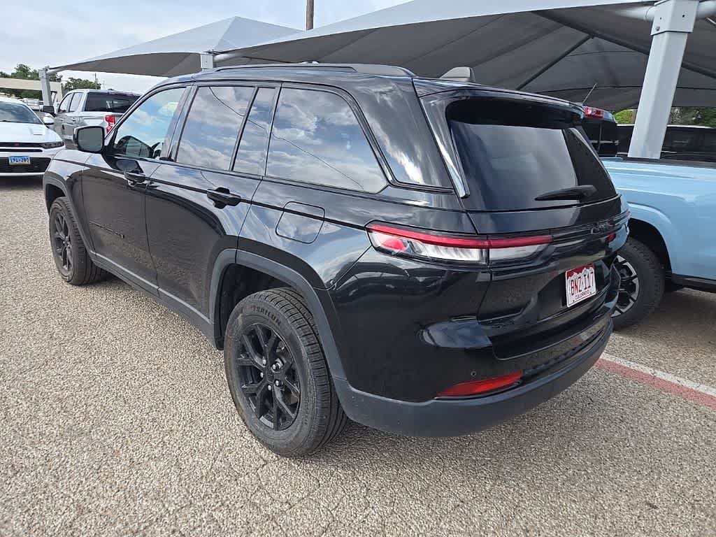 Used 2024 Jeep Grand Cherokee Altitude AWD/4WD image 4
