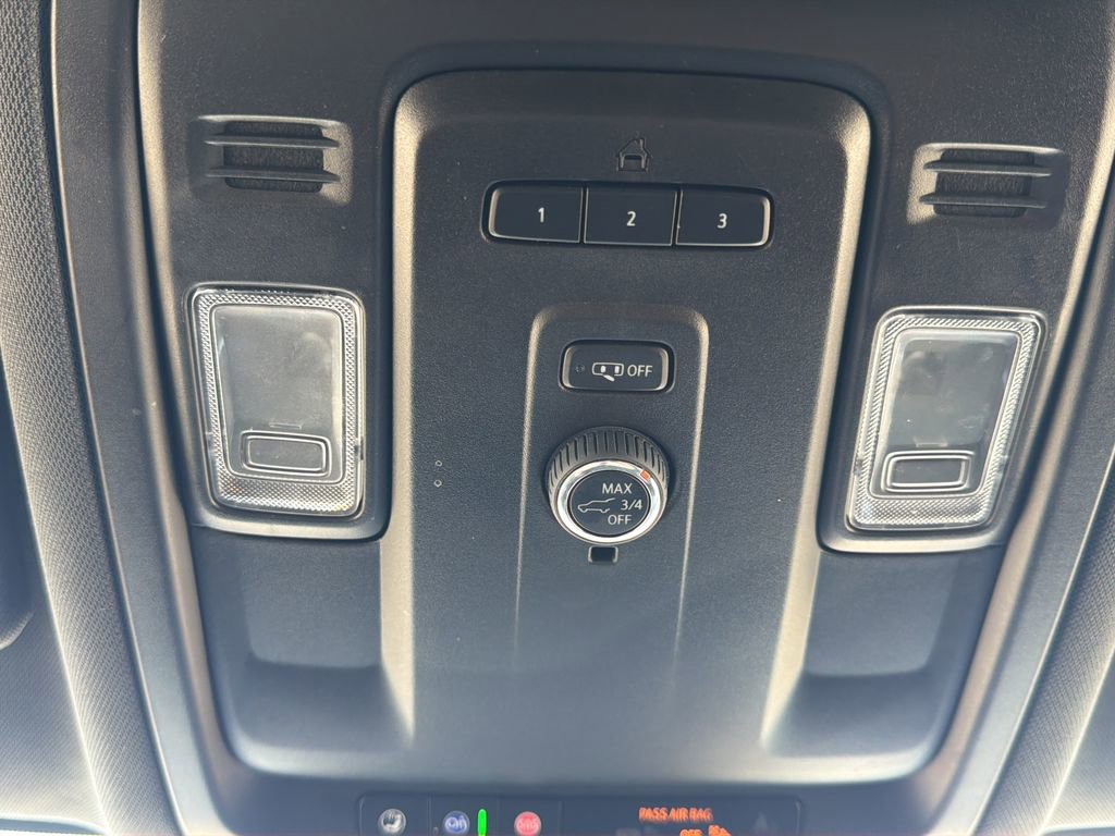 Used 2024 Chevrolet Suburban LT RWD image 29