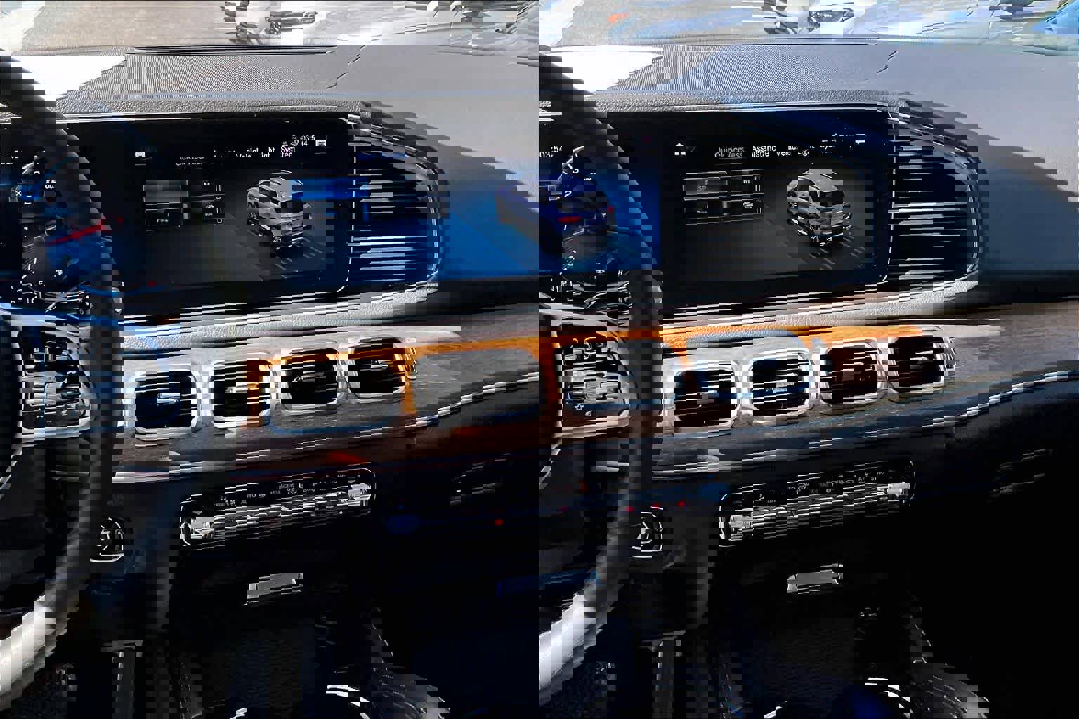 Used 2020 Mercedes-Benz GLE 350 4MATIC w/ Premium Package image 7