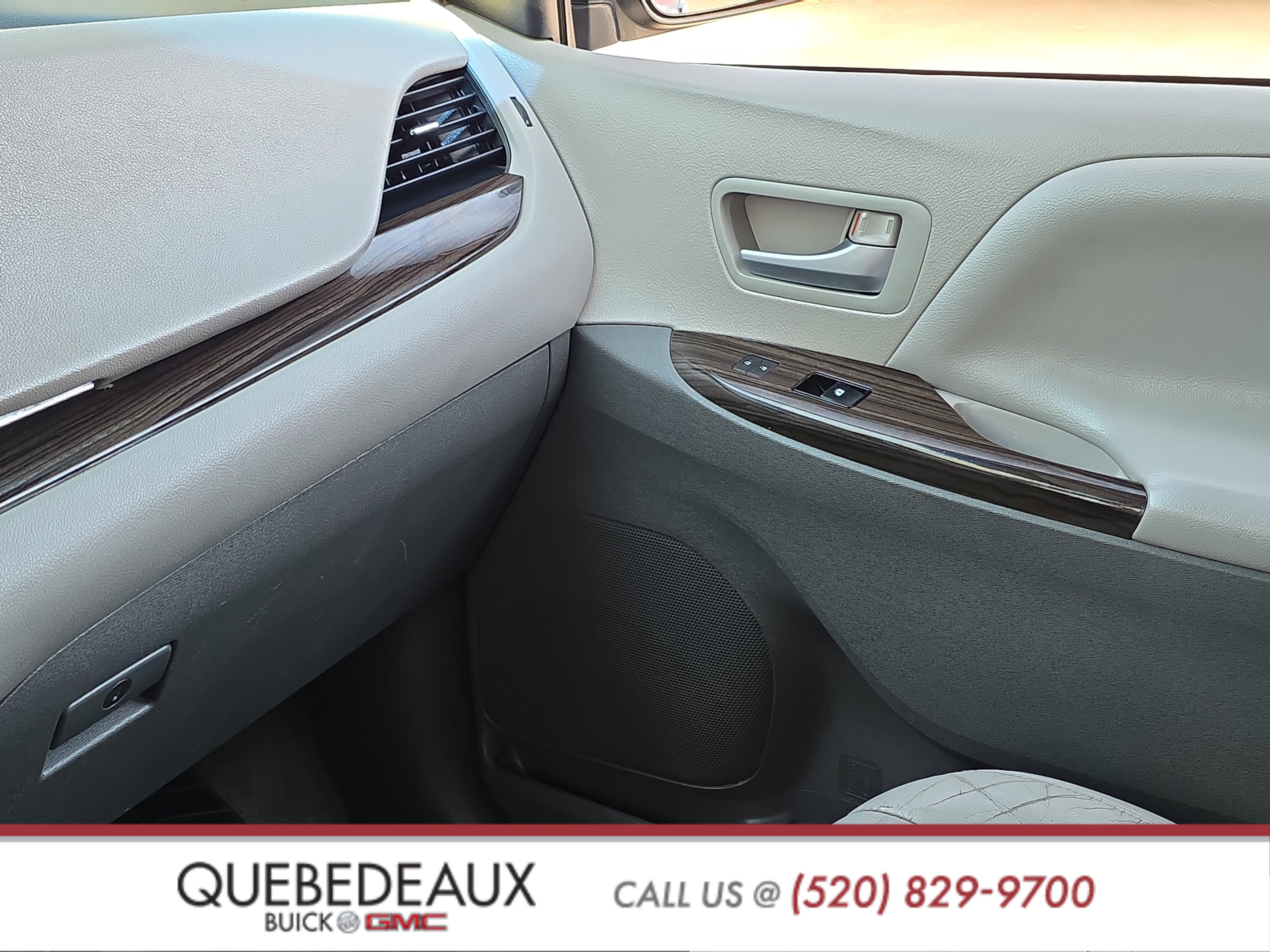 Used 2015 Toyota Sienna XLE w/ XLE Navigation Package FWD image 23