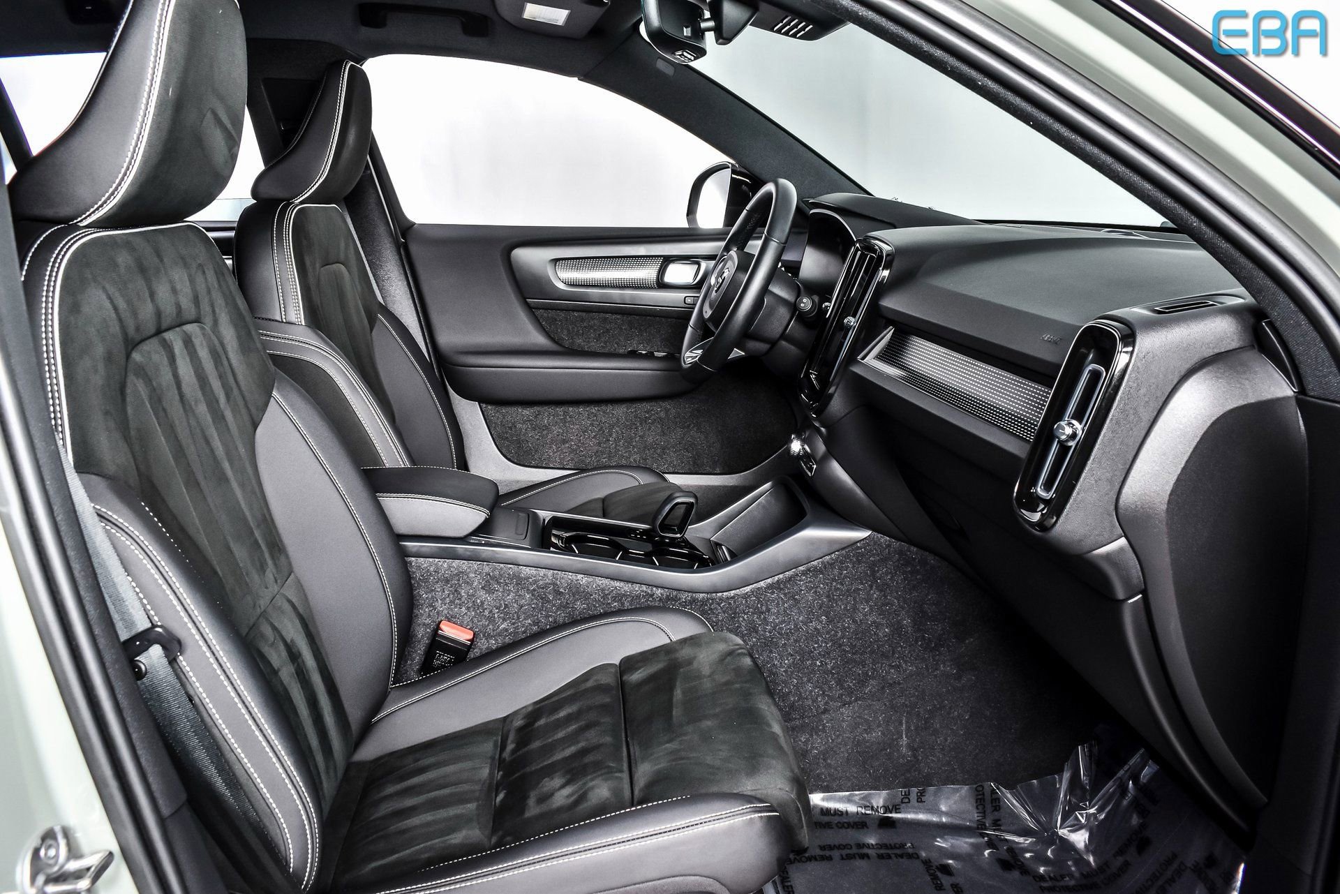 Used 2022 Volvo XC40 P8 Recharge Ultimate image 24