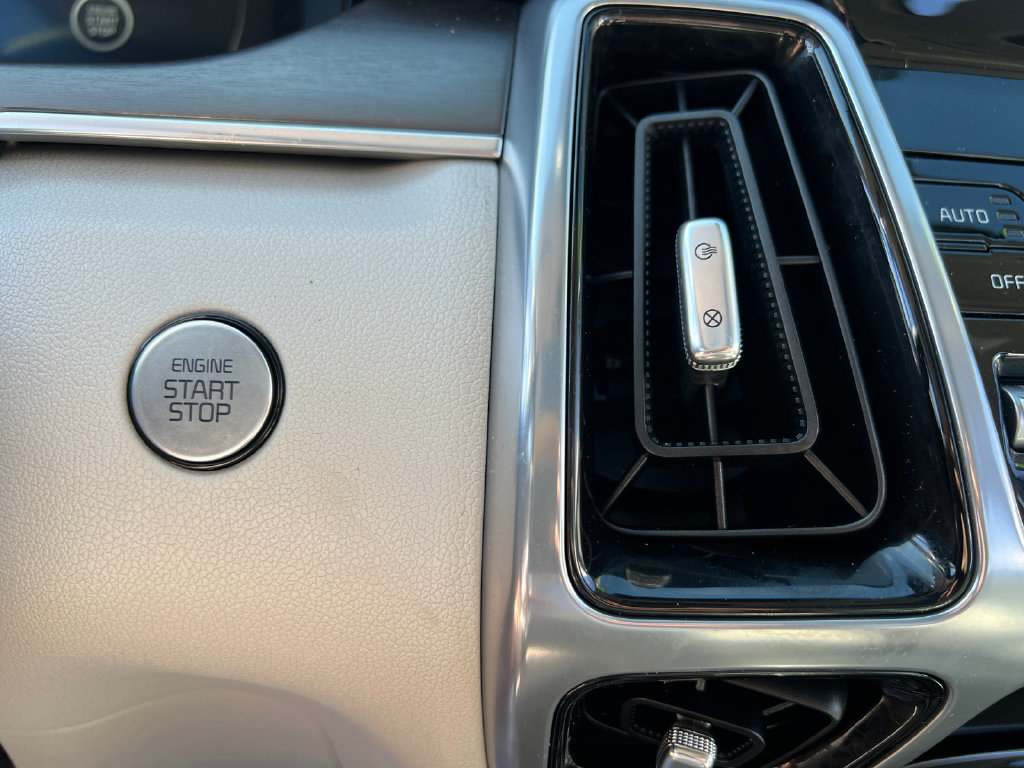 Used 2023 Kia Sorento SX AWD/4WD image 32