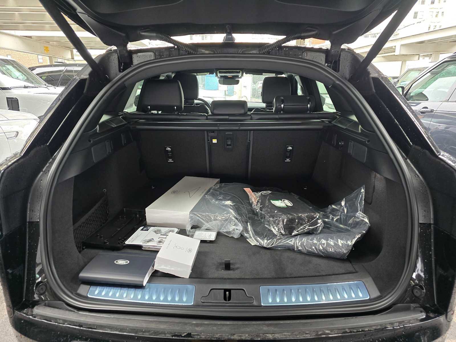 Used 2024 Land Rover Range Rover Velar Dynamic SE image 11