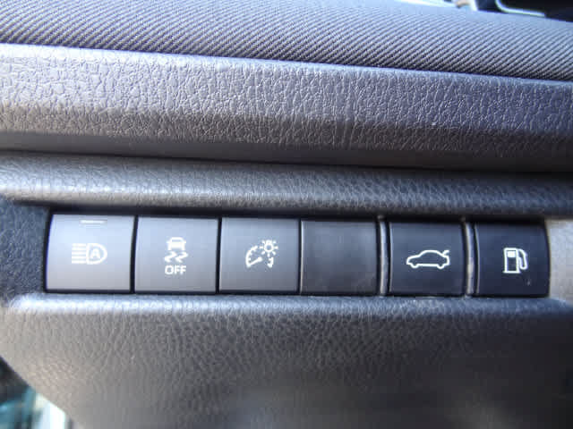 Used 2025 Toyota Camry LE FWD image 13