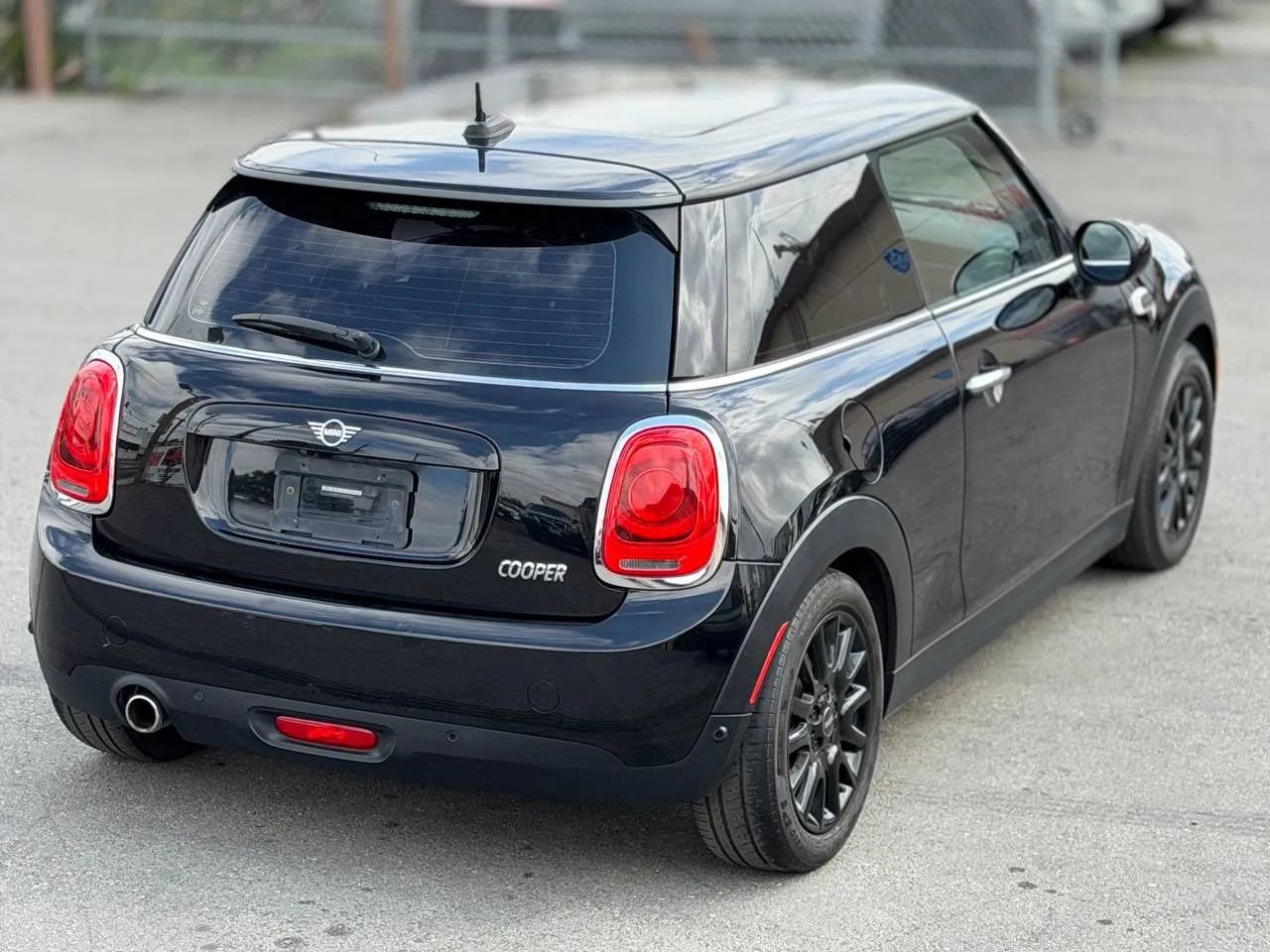 Used 2019 MINI Cooper 2-Door Hardtop image 18